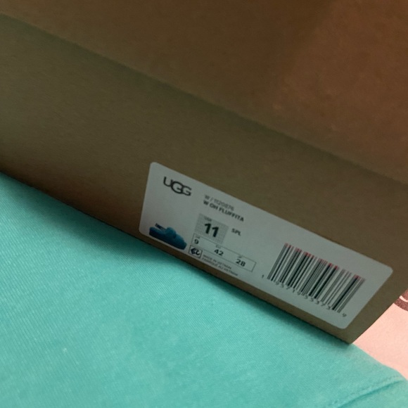 Ugg slides/sandals - Picture 4 of 4